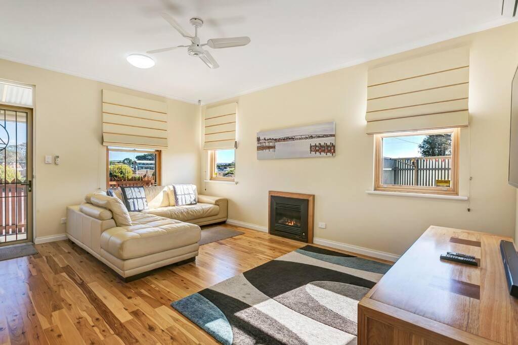 Holiday home Captains Quarters