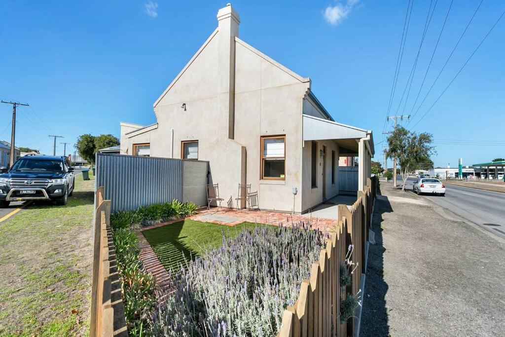 Captains Quarters Holiday home Goolwa
